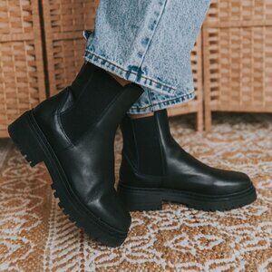 Musse & Cloud Women's Black Platform Chelsea Boots
